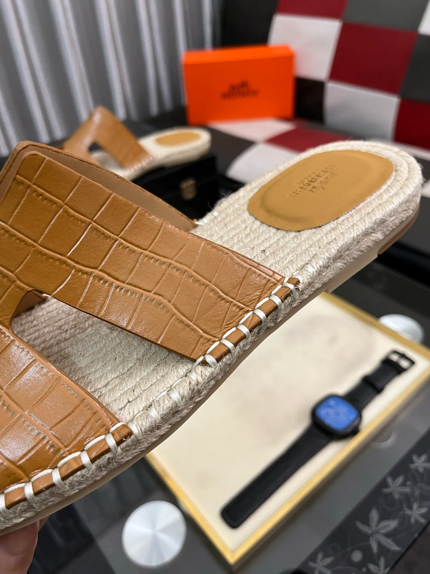 Men's shoes 💰340⌚️⌚️《HERMES》Hermes 💁♂️Men's casual slippers, compare the quality at the counter🧚🏿♂️ The upper layer has a stone pattern with clear texture, showing high-end, high-end, comfortable to wear and versatile. Purely hand-pulled, raw rubber breathable outsole, breathable and comfortable lambskin lining, 100% comfortable density, original rubber outsole wear-resistant code number 38-44. Can be customized 45-46-47